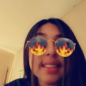 Meet your Posher, Iris